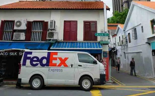 Certified Mail vs. Private Carriers: Legal Proof, Process & Best Practices